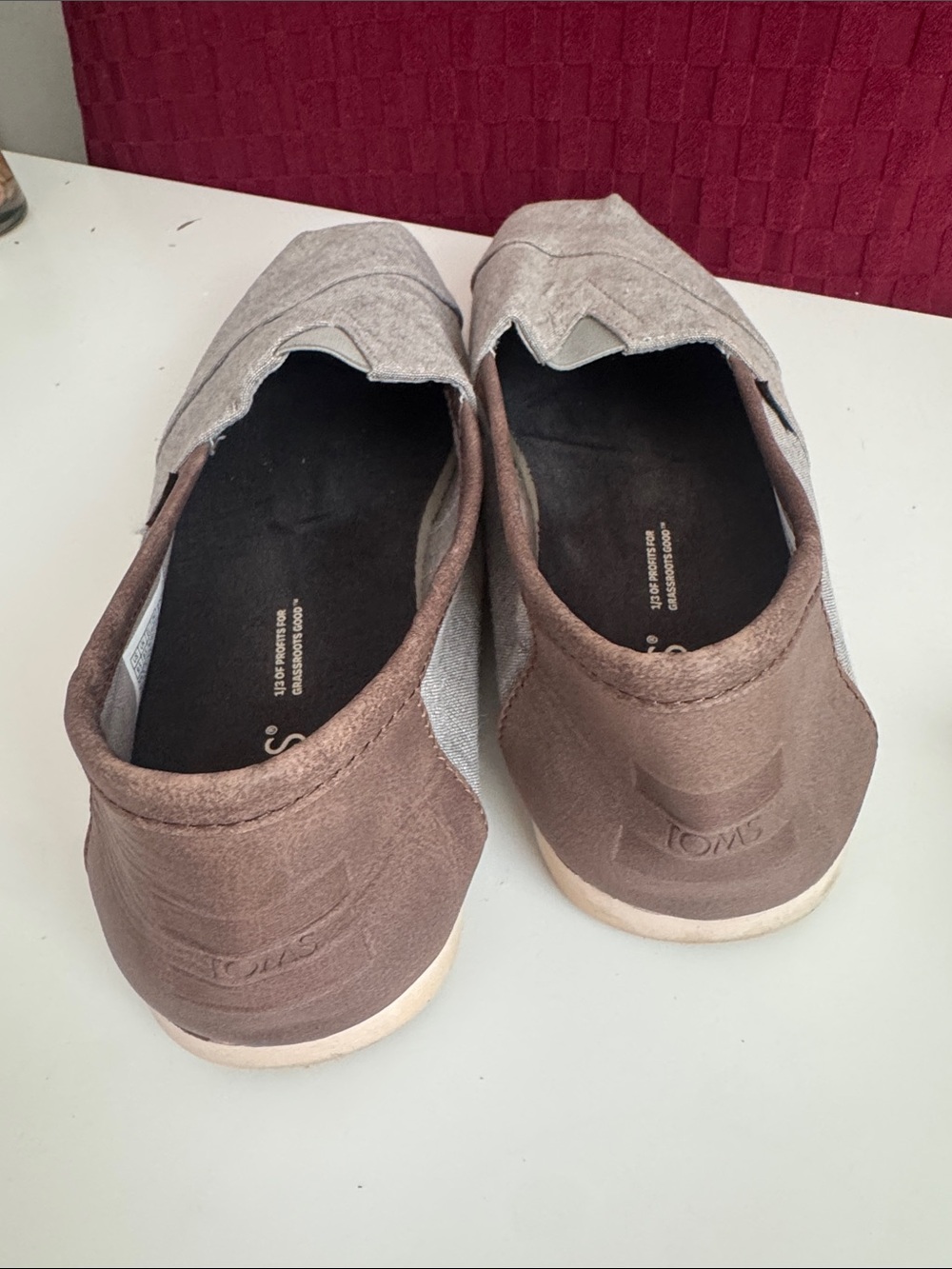 Toms Men’s Slip-On Loafers in Light Gray - Picture 3 of 6